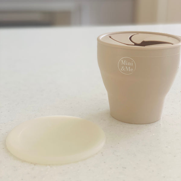 Mini & Me Snack Cup Collapsible with Lid - Almond