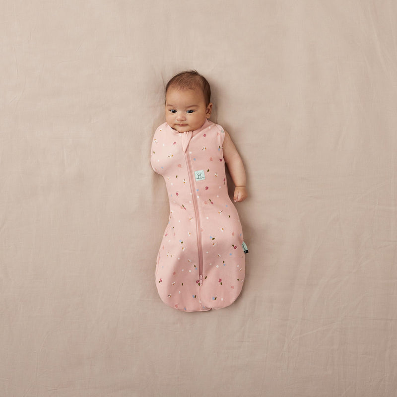 ergoPouch Cocoon Swaddle Bag - Daisies | Tog 0.2