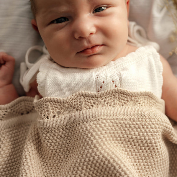 Mod & Tod Heirloom Blanket | Scalloped Edge - Latte
